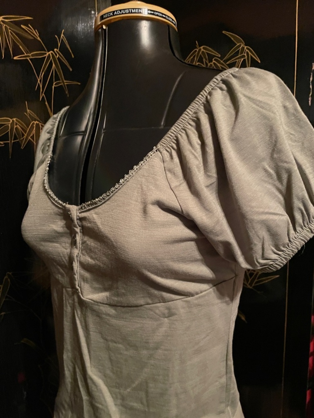 NWT Pink Rose Sage Green Short Sleeve Scoop Neck Top - Picture 6 of 6